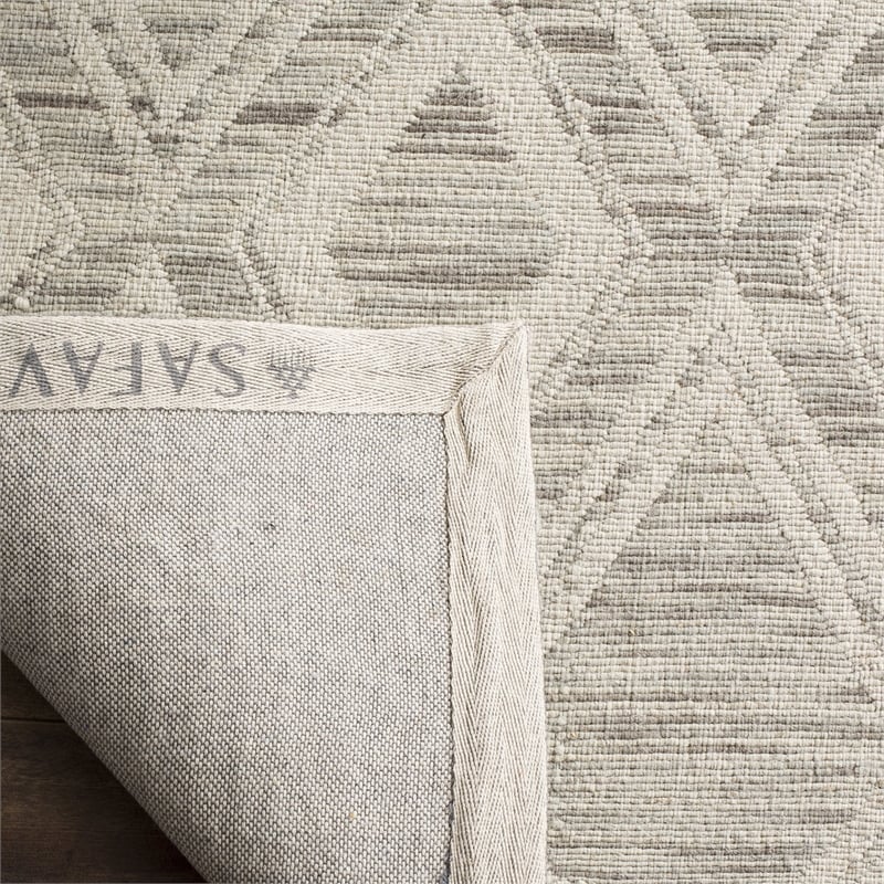 Safavieh Marbella 10' x 14' Hand Loomed Wool Rug in Brown and Ivory