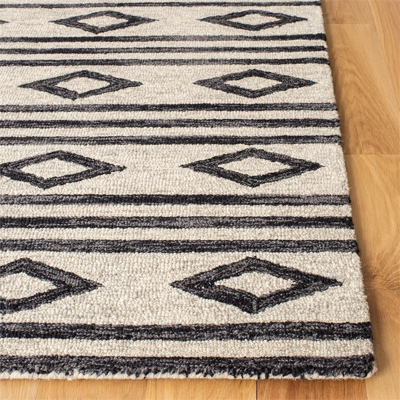 Safavieh Micro-Loop 5' x 8' Hand Tufted Wool Rug in Ivory and Charcoal