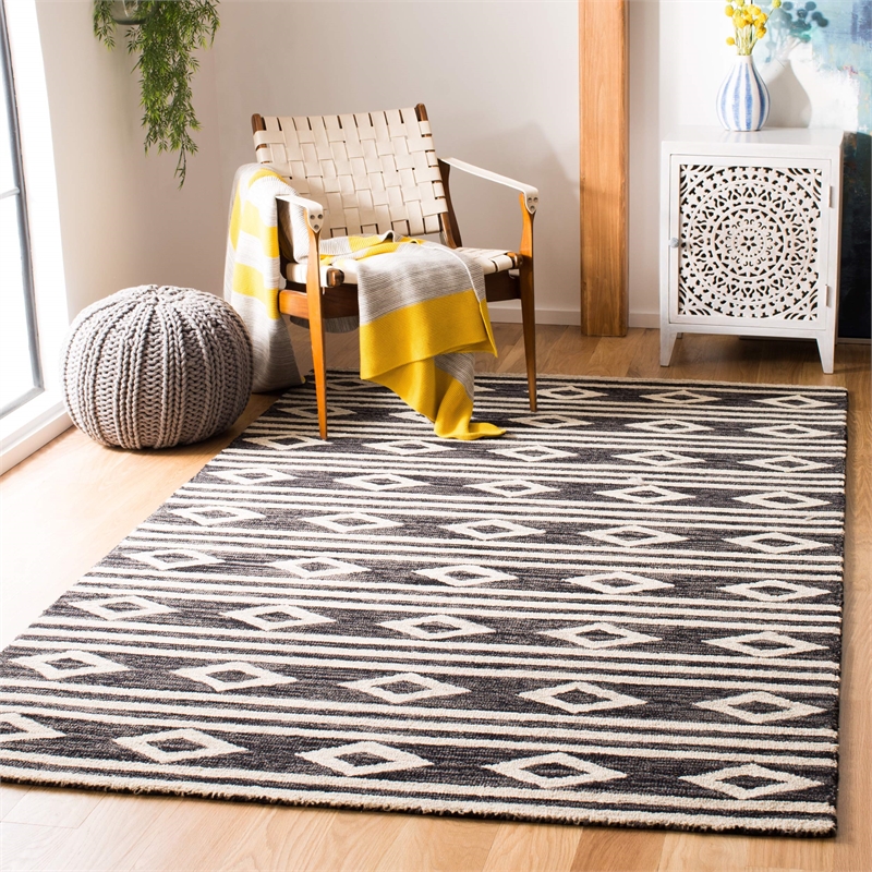 Safavieh Micro-Loop 8' x 10' Hand Tufted Wool Rug in Charcoal