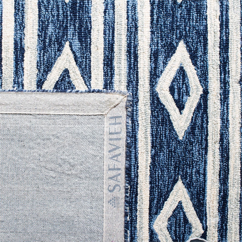 Safavieh Micro-Loop 5' x 8' Hand Tufted Wool Rug in Navy and Ivory