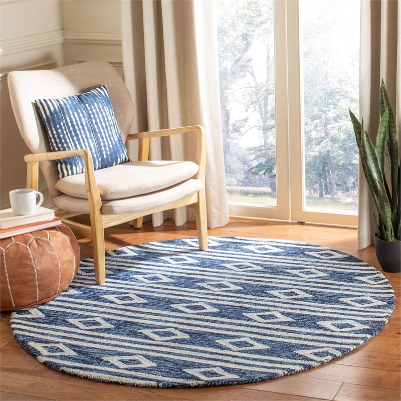 Safavieh Micro-Loop 5' Round Hand Tufted Wool Rug in Navy and Ivory