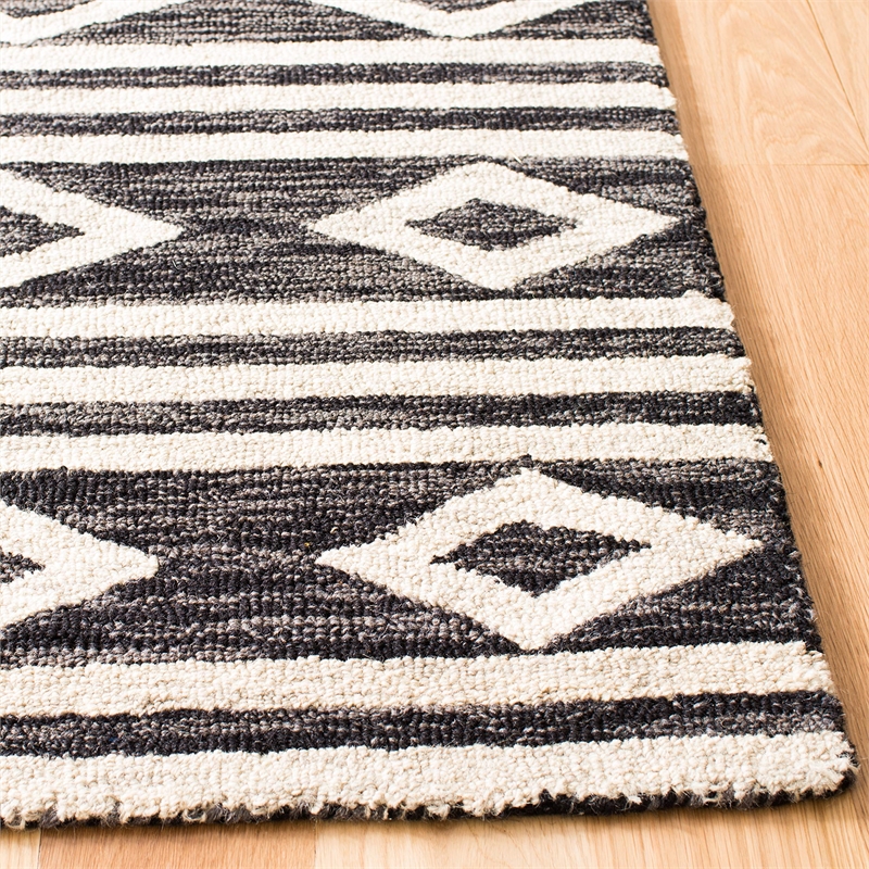 Safavieh Micro-Loop 8' x 10' Hand Tufted Wool Rug in Navy and Ivory