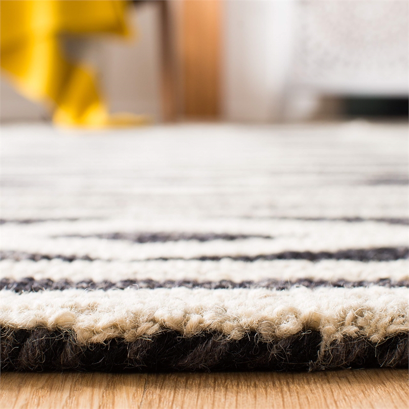 Safavieh Micro-Loop 8' x 10' Hand Tufted Wool Rug in Navy and Ivory
