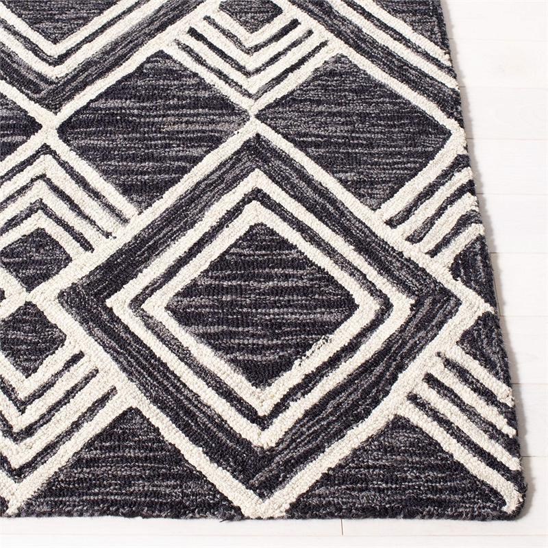 Safavieh Micro-Loop 5' x 8' Hand Tufted Wool Rug in Charcoal and Ivory