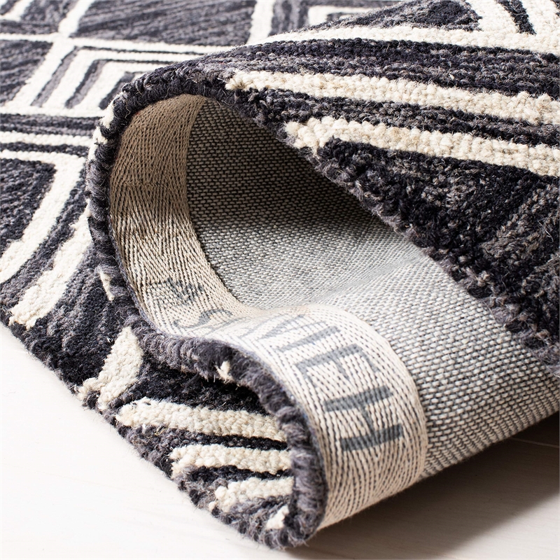 Safavieh Micro-Loop 8' x 10' Hand Tufted Wool Rug in Charcoal