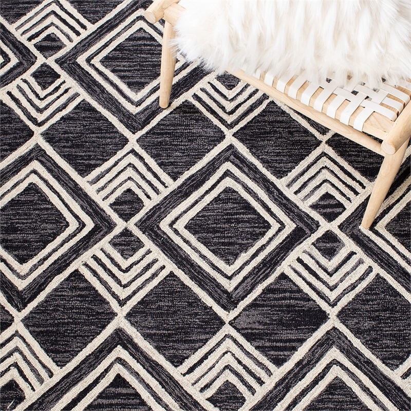 Safavieh Micro-Loop 8' x 10' Hand Tufted Wool Rug in Charcoal