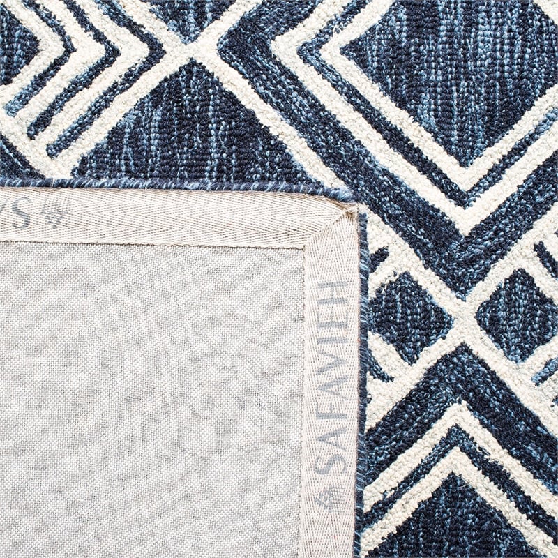 Safavieh Micro-Loop 4' x 6' Hand Tufted Wool Rug in Navy and Ivory