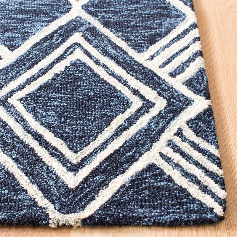 Safavieh Micro-Loop 5' x 8' Hand Tufted Wool Rug in Navy and Ivory