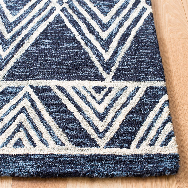 Safavieh Micro-Loop 5' x 8' Hand Tufted Wool Rug in Charcoal and Ivory