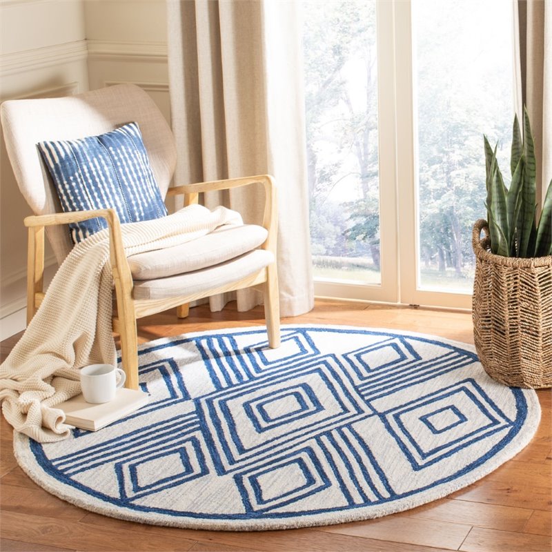 Safavieh Micro-Loop 5' Round Hand Tufted Wool Rug in Ivory and Navy