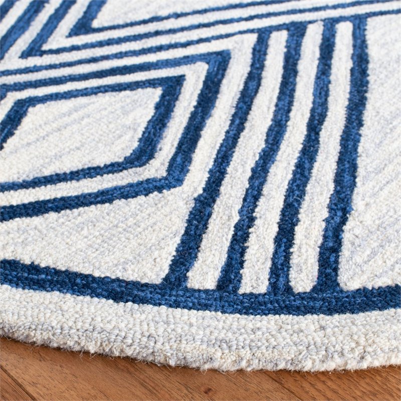 Safavieh Micro-Loop 5' Round Hand Tufted Wool Rug in Ivory and Navy