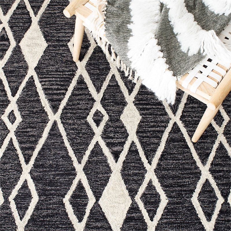 Safavieh Micro-Loop 8' x 10' Hand Tufted Wool Rug in Charcoal