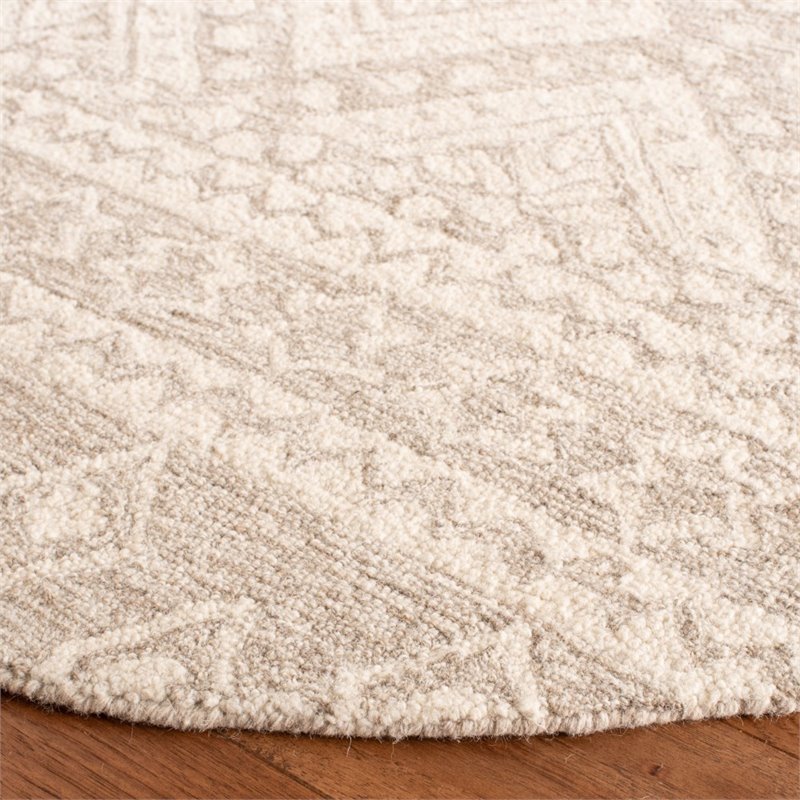 Safavieh Micro-Loop 5' Round Hand Tufted Wool Rug in Beige and Ivory