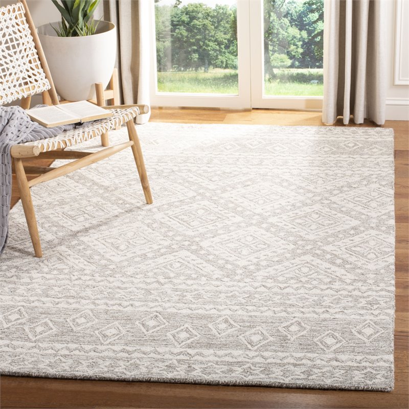 Safavieh Micro-Loop 8' x 10' Hand Tufted Wool Rug in Gray and Ivory