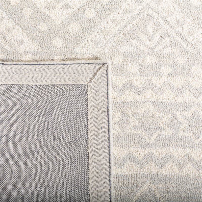 Safavieh Micro-Loop 4' x 6' Hand Tufted Wool Rug in Gray and Ivory