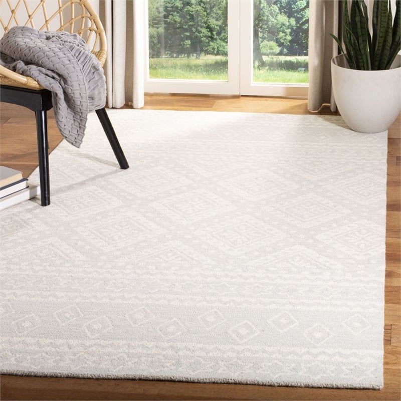 Safavieh Micro-Loop 5' x 8' Hand Tufted Wool Rug in Gray and Ivory