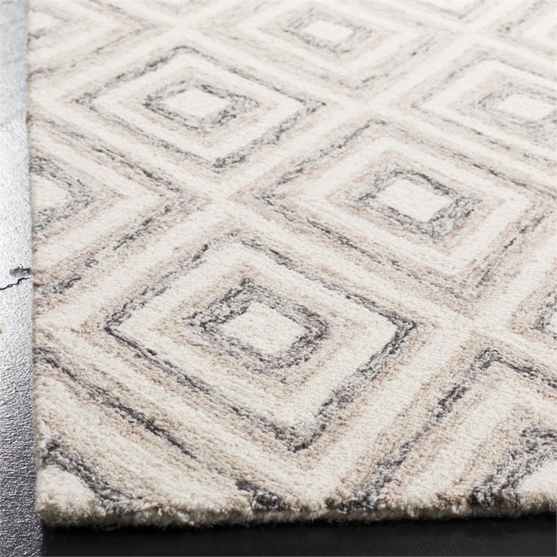 Safavieh Micro-Loop 4' x 6' Hand Tufted Wool Rug in Ivory and Gray