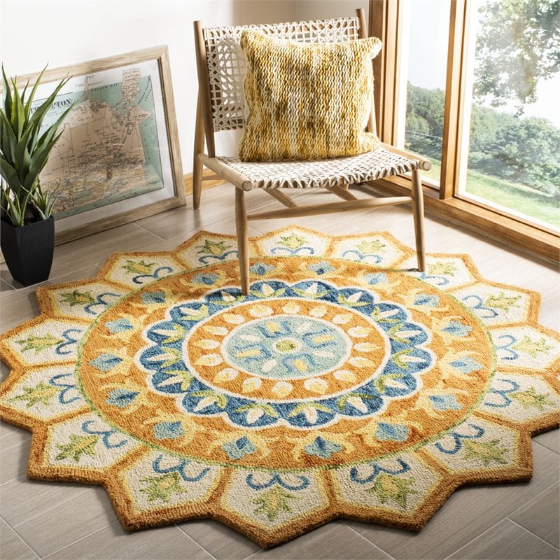 Safavieh Novelty 4' Round Hand Tufted Wool Rug in Gold and Ivory
