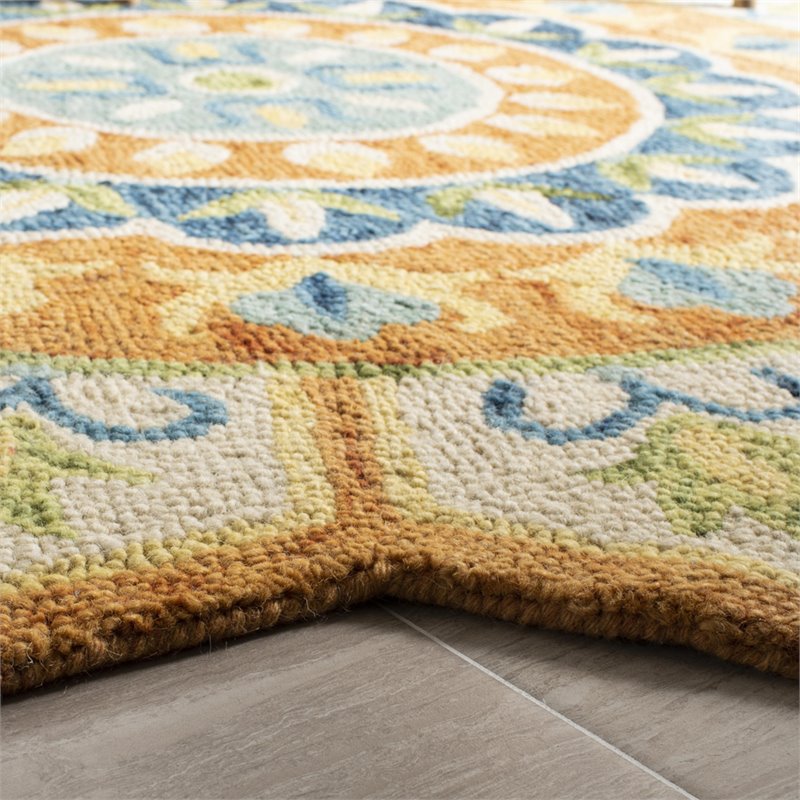 Safavieh Novelty 5' Round Hand Tufted Wool Rug in Gold and Ivory