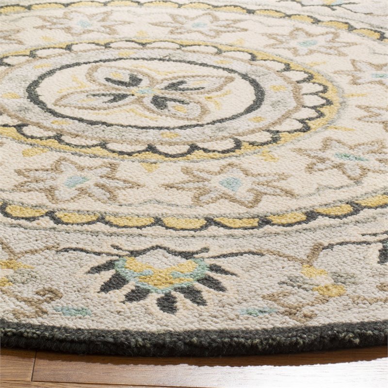 Safavieh Novelty 5' Round Hand Tufted Wool Rug in Gray and Black