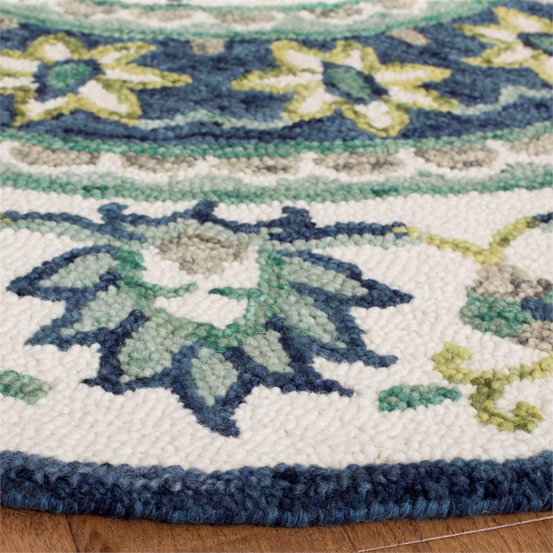 Safavieh Novelty 5' Round Hand Tufted Wool Rug in Ivory and Blue