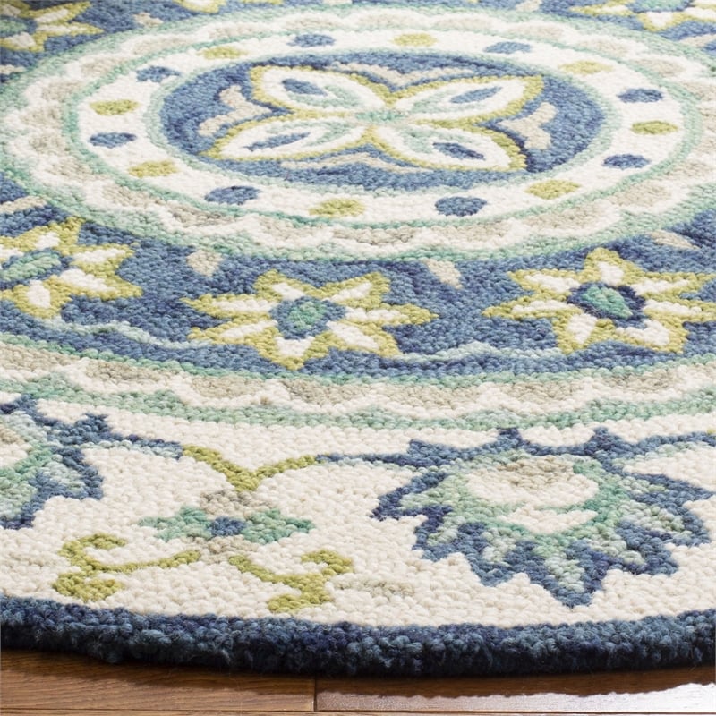 Safavieh Novelty 5' Round Hand Tufted Wool Rug in Ivory and Blue