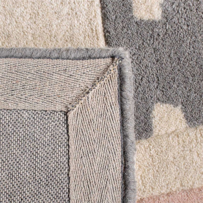 Safavieh 4' x 6' Hand Tufted Wool Rug in Gray and Ivory