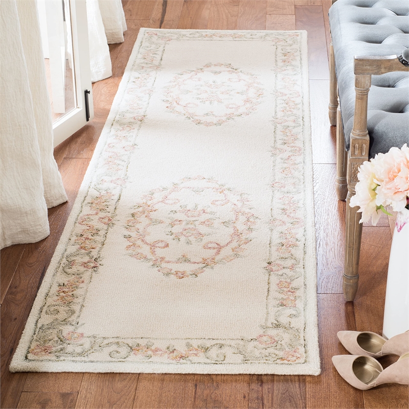 Safavieh Aubusson 4' x 6' Hand Tufted Wool Rug in Ivory and Pink