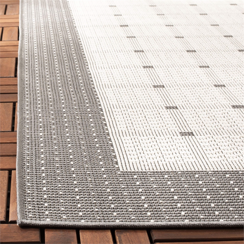 Safavieh Bermuda 4' x 6' Rug in Gray and Ivory