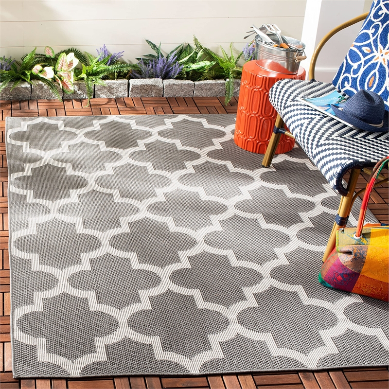 Safavieh Bermuda 4' x 6' Rug in Ivory and Gray