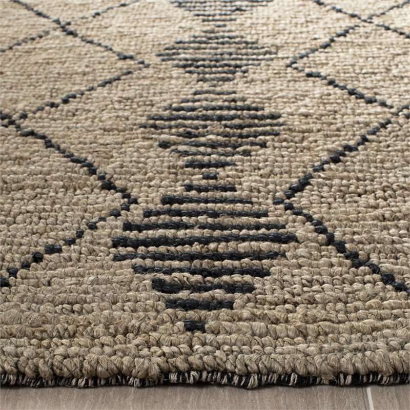 Safavieh Bohemian 4' x 6' Hand Loomed Jute Rug in Beige and Black