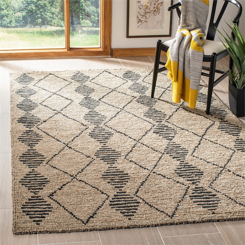 Safavieh Bohemian 5' x 8' Hand Loomed Jute Rug in Beige and Black