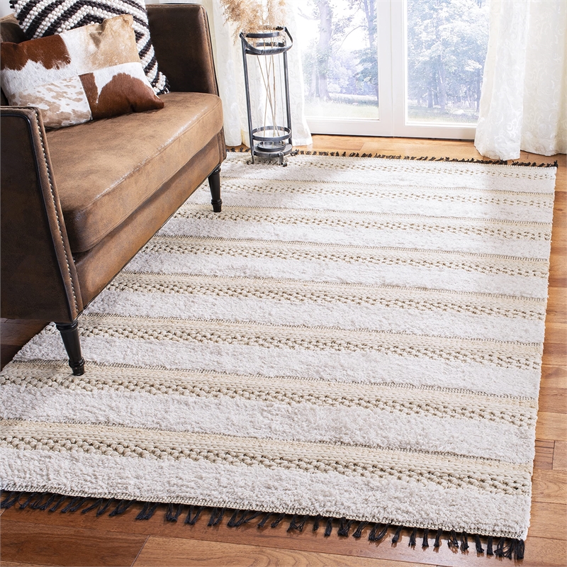 Safavieh Boston 6' x 9' Hand Tufted Rug in Ivory and Beige