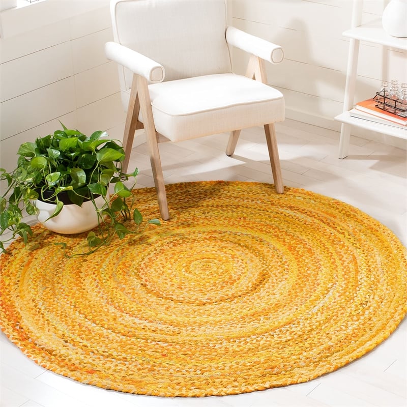 Safavieh Braided 4' Round Hand Woven Rug in Gold