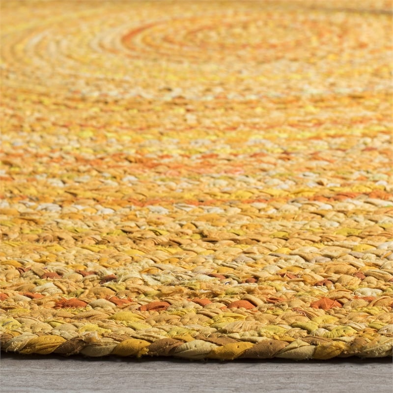 Safavieh Braided 4' Round Hand Woven Rug in Gold