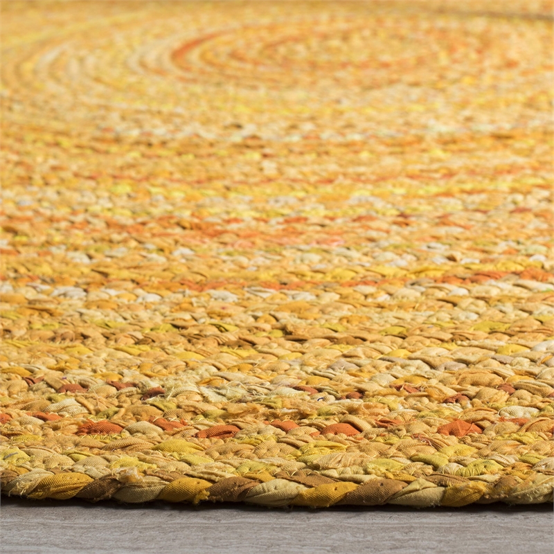 Safavieh Braided 6' Round Hand Woven Rug in Gold