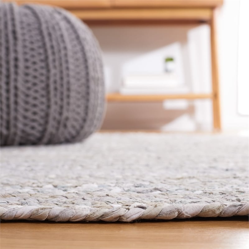Safavieh Braided 5' Round Hand Woven Rug in Light Gray