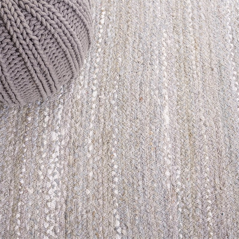 Safavieh Braided 5' Round Hand Woven Rug in Light Gray
