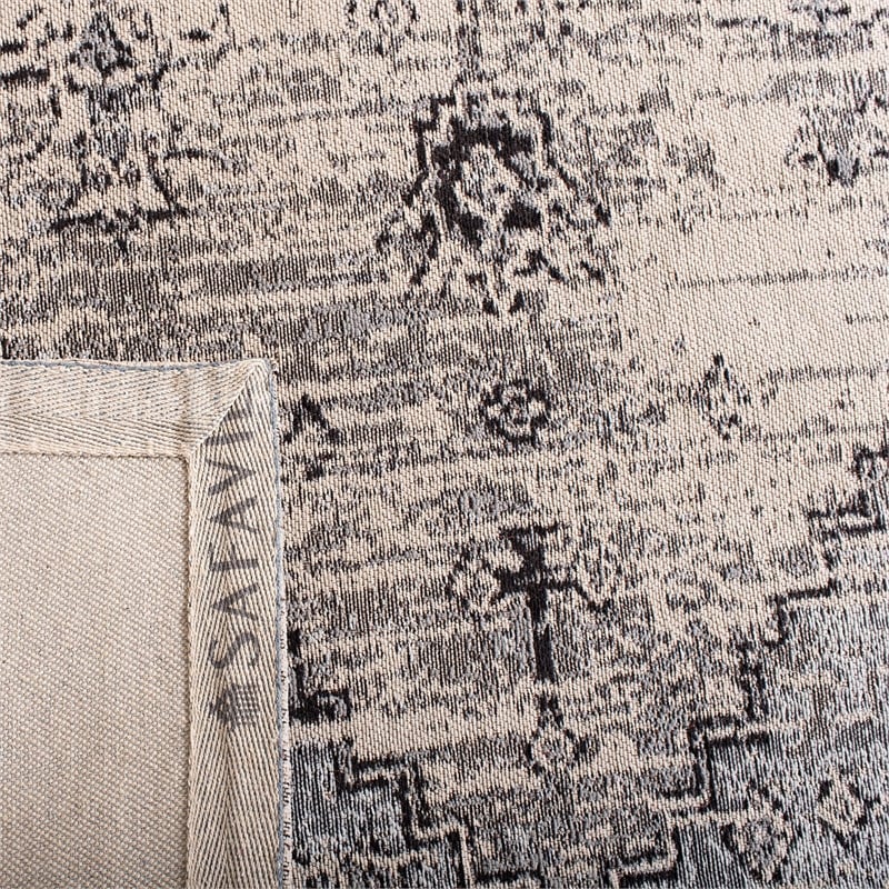 Safavieh Classic Vintage 4' x 6' Rug in Gray