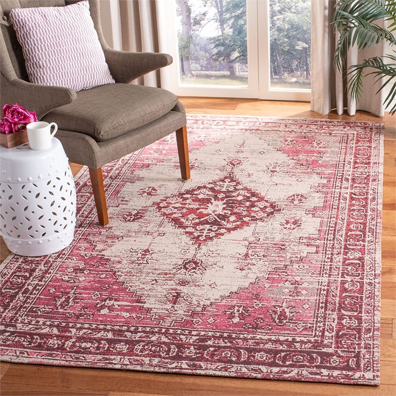 Safavieh Classic Vintage 4' x 6' Rug in Fuchsia