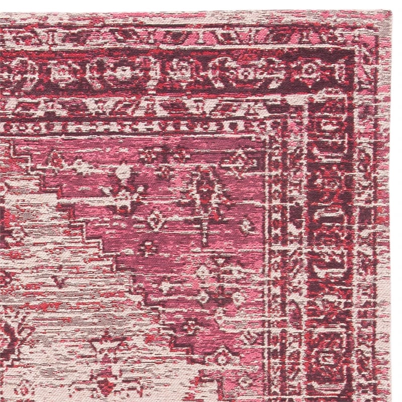 Safavieh Classic Vintage 4' x 6' Rug in Fuchsia