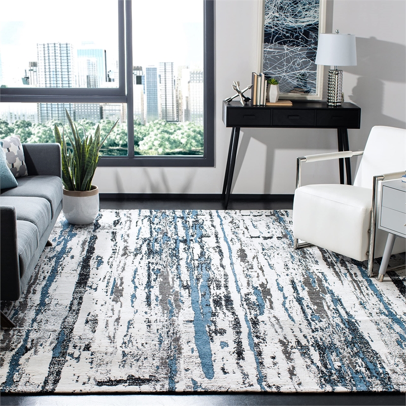 Safavieh Classic Vintage 5' x 8' Rug in Navy and Ivory