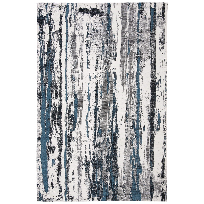 Safavieh Classic Vintage 5' x 8' Rug in Navy and Ivory
