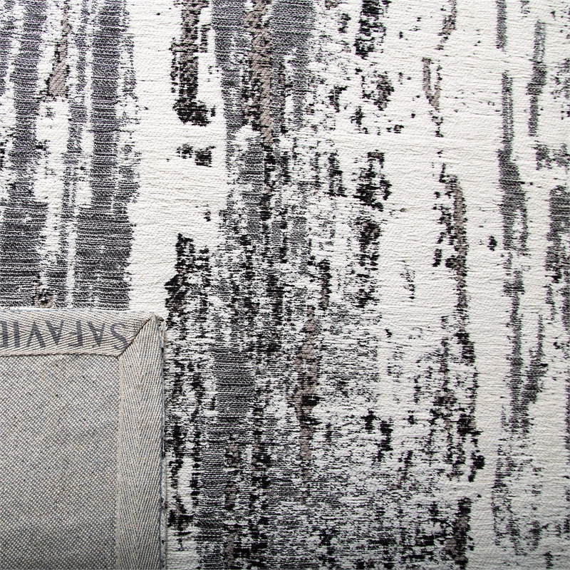 Safavieh Classic Vintage 6' x 9' Rug in Navy and Ivory