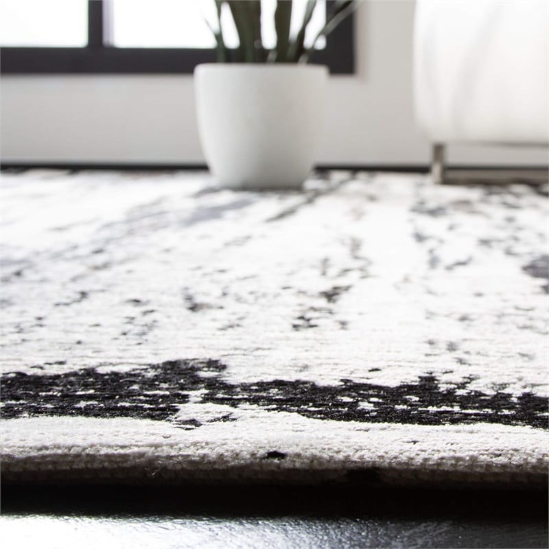 Safavieh Classic Vintage 8' x 10' Rug in Navy and Ivory