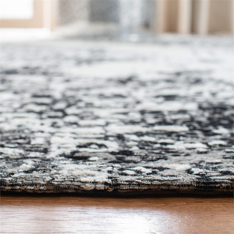 Safavieh Classic Vintage 6' x 9' Rug in Gray and Ivory