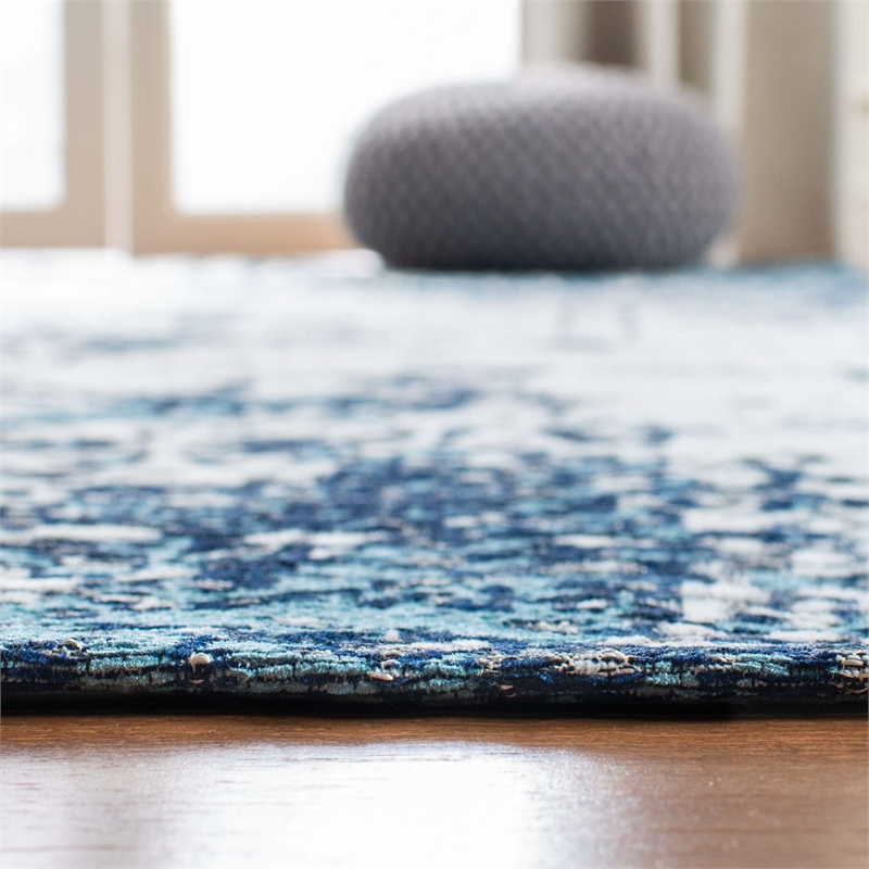 Safavieh Classic Vintage 6' x 9' Rug in Blue and Ivory