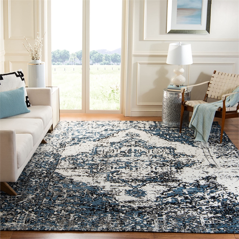 Safavieh Classic Vintage 4' x 6' Rug in Navy and Ivory