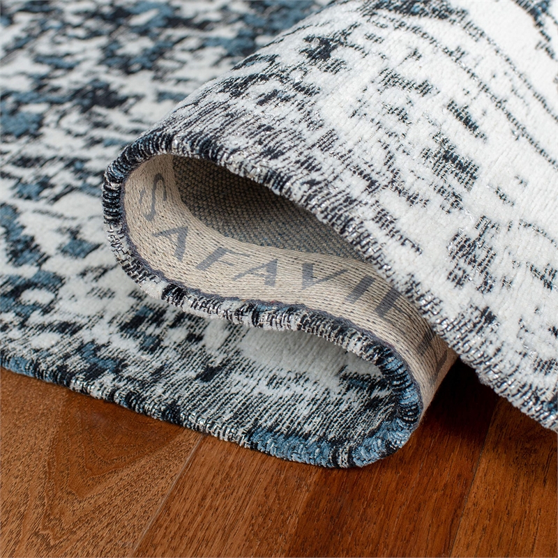 Safavieh Classic Vintage 4' x 6' Rug in Navy and Ivory
