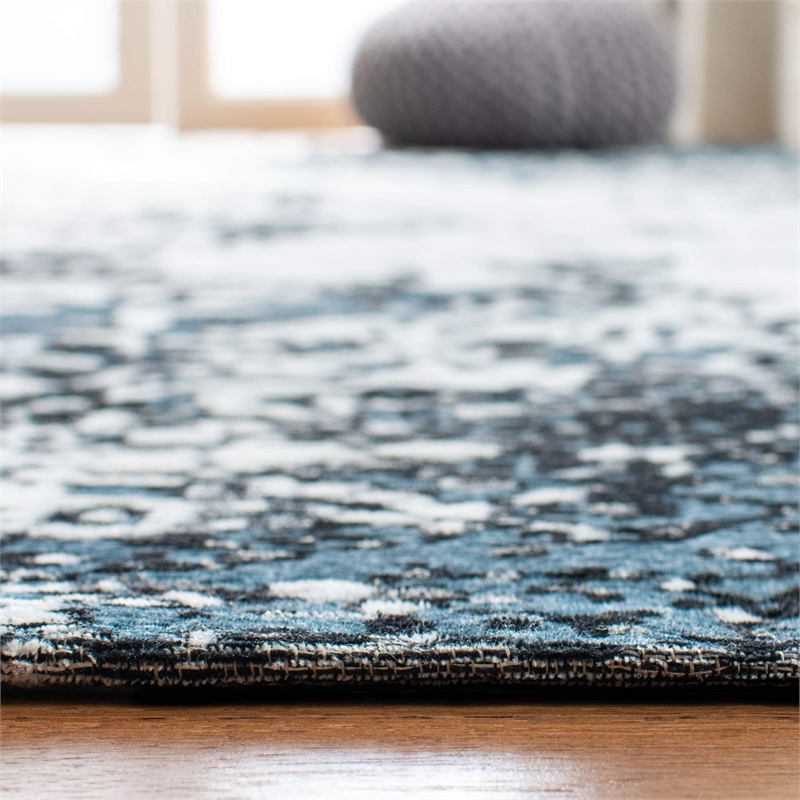 Safavieh Classic Vintage 4' x 6' Rug in Navy and Ivory